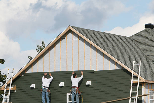 Professional Siding Installation technician working in Hanover, IN